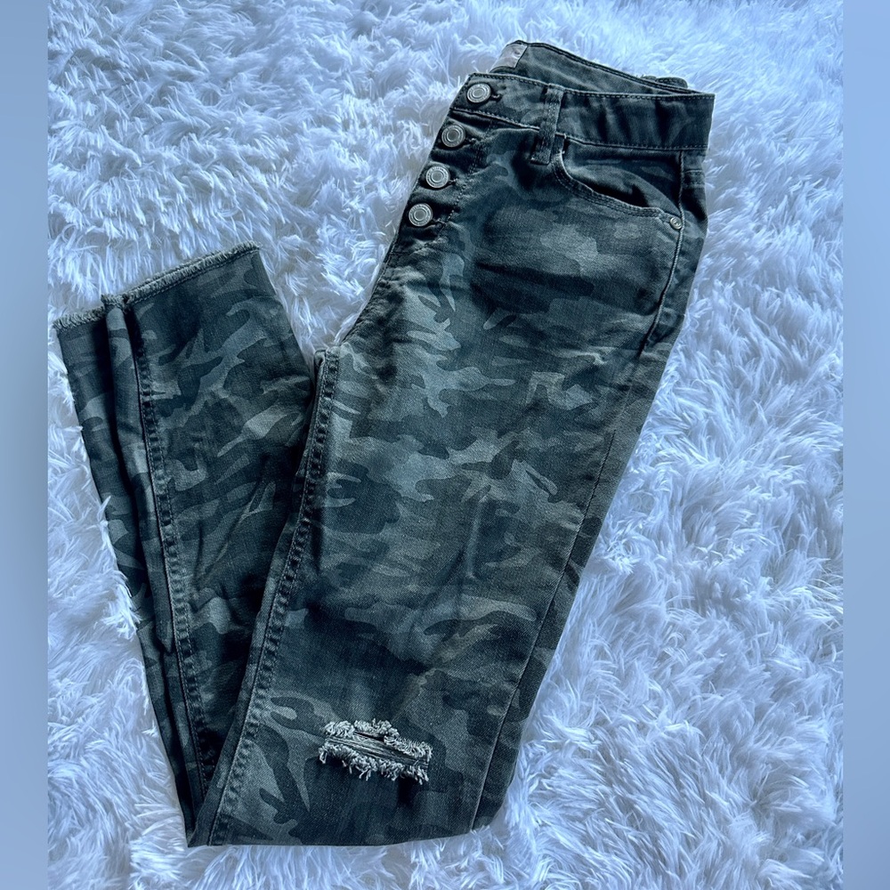 SO Girls Jeans Camo distressed holes Skinny Jeans Size 14 Green Denim like new